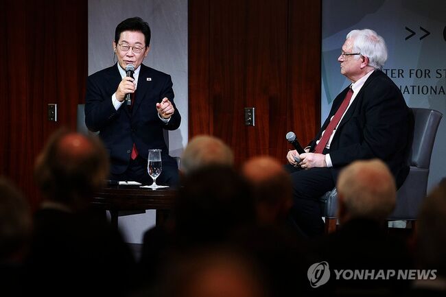 CSIS 소장 질문에 답하는 이재명 대통령 (워싱턴=연합뉴스)