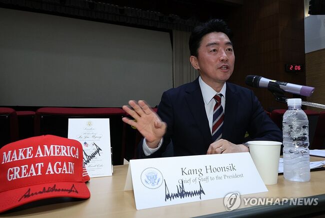 4500억달러 나누기 마가모자 50개면 모자 하나 당 90억 달러다. (사진: 연합뉴스)