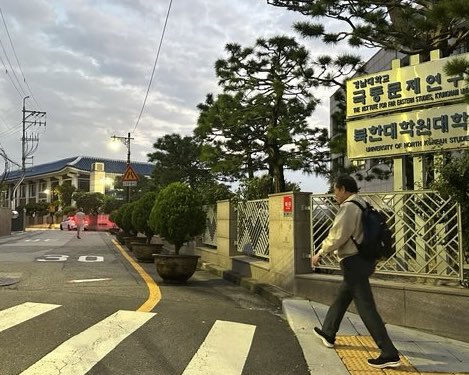 등교하는 이낙연 상임고문 (2024년. 팩트파인더 자료사진)