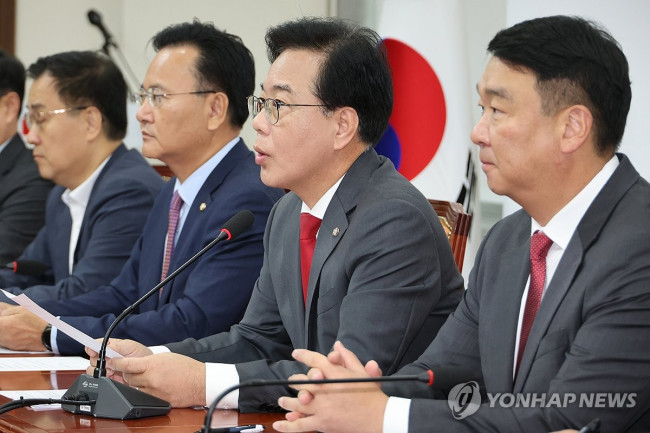 발언하는 송언석 원내대표