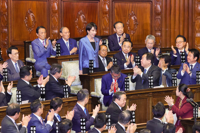 총리로 선출된 뒤 의회에서 인사하는 다카이치 사나에 총리. 일본 역사상 최초의 여성총리다. (사진: 일본정부 홈페이지)