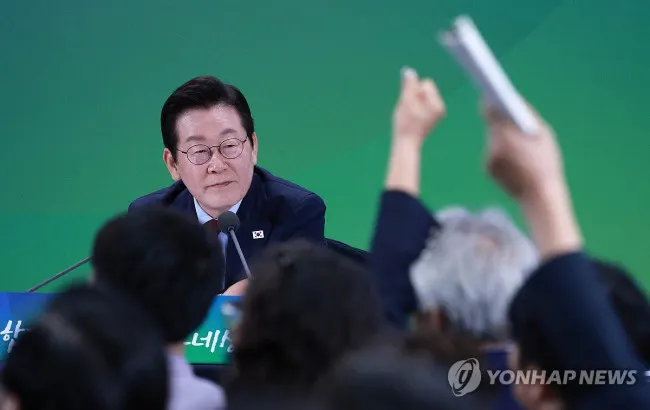 국민은 '재난'과 '비선'을 묻는데, 대통령은 '쿠폰'을 답한다