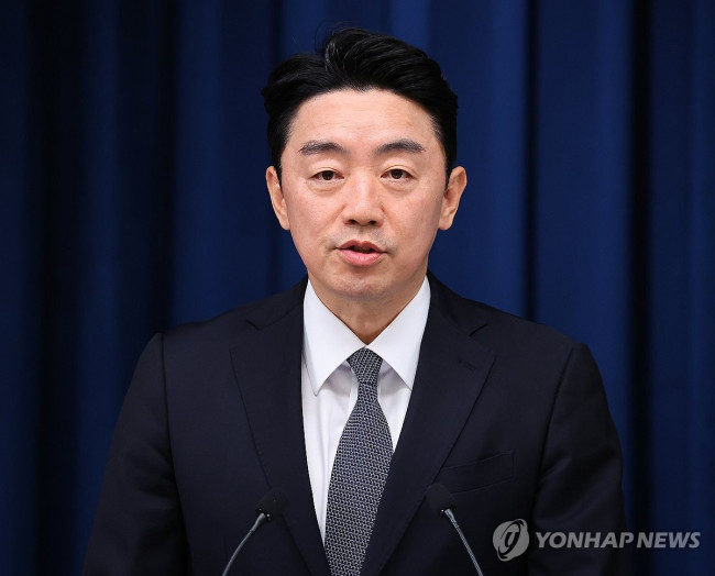 청년 주간 행사 관련 브리핑하는 강훈식 비서실장