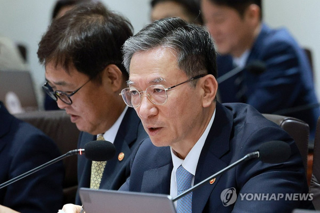 발언하는 정성호 장관