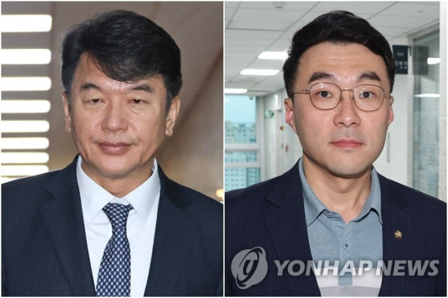 더불어민주당 문진석 원내수석부대표(왼쪽)와 김남국 대통령실 디지털소통비서관