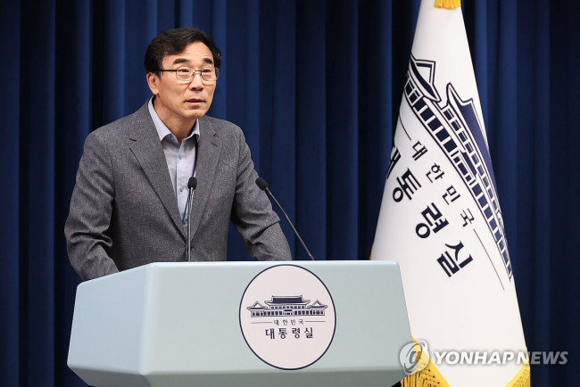 대통령실 경청통합수석비서관, 채용 관련 브리핑