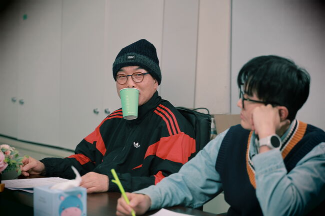 웹드라마 '새민상사'에서 열연중인 남평오 사무총장과 최재영 전 서울시당 공동위원장 (사진=새민주당 제공)