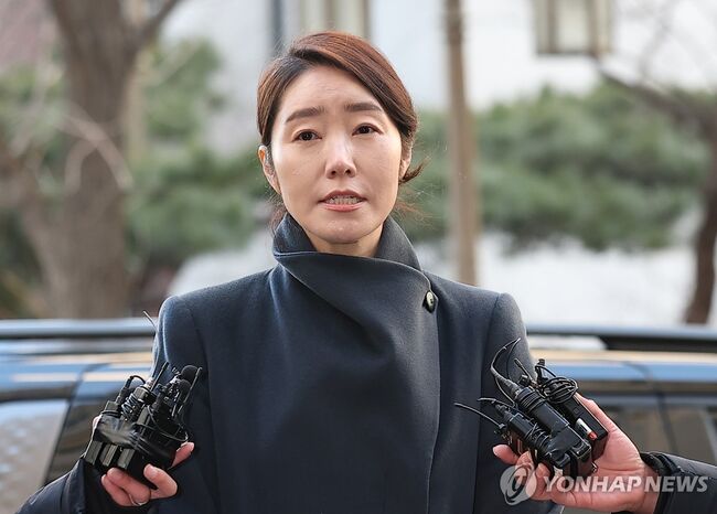 피의자 신분으로 경찰에 출두한 무소속 강선우 의원 (사진=연합뉴스)