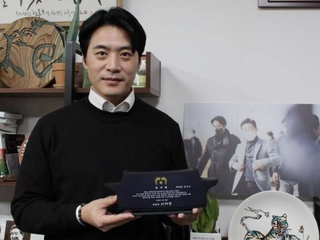 이재명 정부 1호 감사패 한준호 의원 (사진=한준호 페이스북)