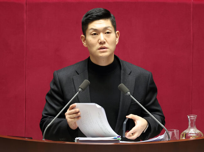 3월 임시국회에서 필리버스터 하는 김재섭 국민의힘 의원 (사진=연합뉴스)