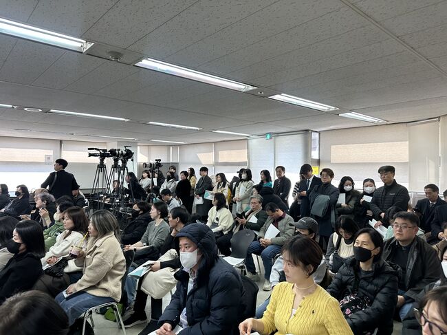 9층 강연장을 가득 채운 청중들 (사진=팩트파인더)