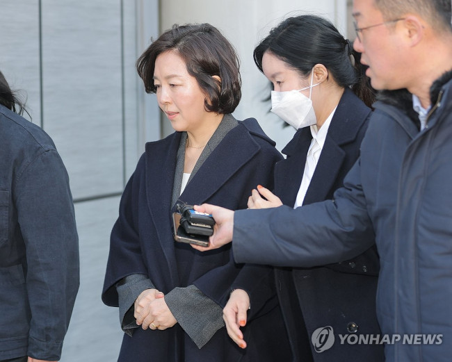 법정 나서는 김경 전 서울시 의원