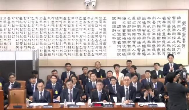 증인선서를 거부하는 박상용검사 (국회방송 유튜브 캡쳐)