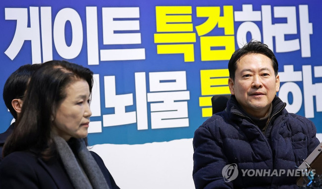 단식 중인 국민의힘 장동혁 대표 찾은 이진숙 전 방통위원장