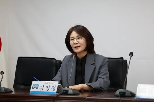 새민주당, "무능한 특검, 박상용 시험범위 추가 말고 尹 부부 수사나 똑바로"