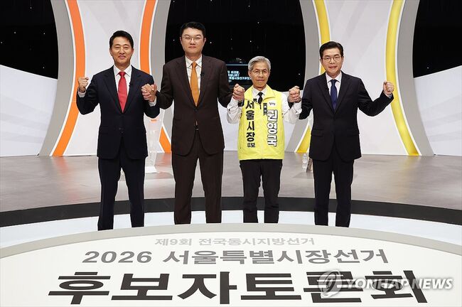 사전투표 전날, 밤 11시 부터 두 시간 동안 진행된 서을시장 후보자 토론회. (사진: 연합뉴스)