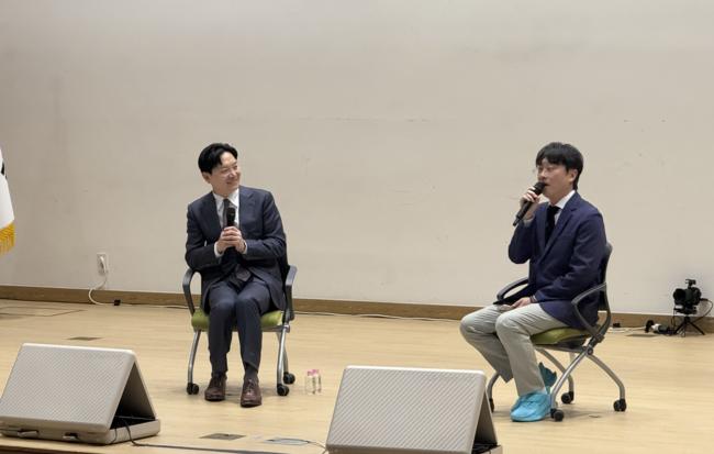 박상용 검사, 공소취소 토론회 등장… 관객 ‘기립박수’