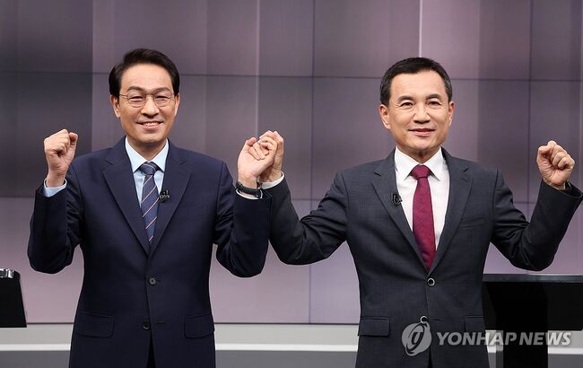 강원도지사 토론회에 나선 민주당 우상호, 국민의힘 김진태 후보. (사진: 연합뉴스)