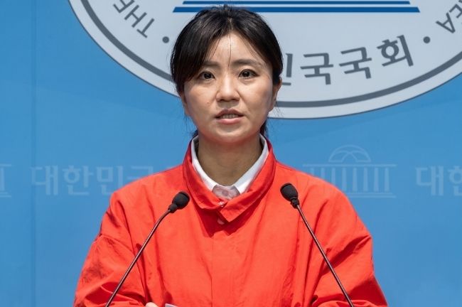 기자회견 하는 김소연 변호사 (유튜브 캡쳐)