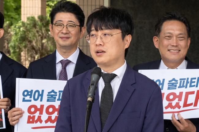 법무부 민원실 앞에서 기자회견 하는 국민의힘 재판취소 저지 특위 (사진=특위제공)