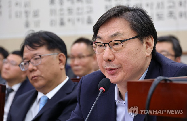 질의 답하는 이화영 전 부지사