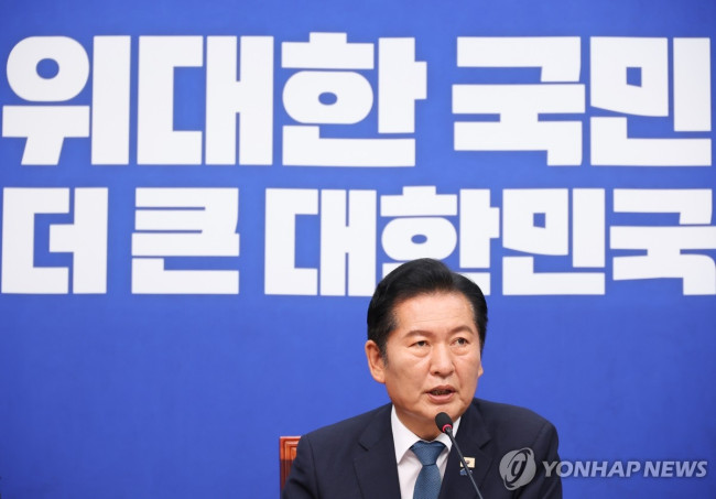 최고위원회의에서 발언하는 정청래 대표