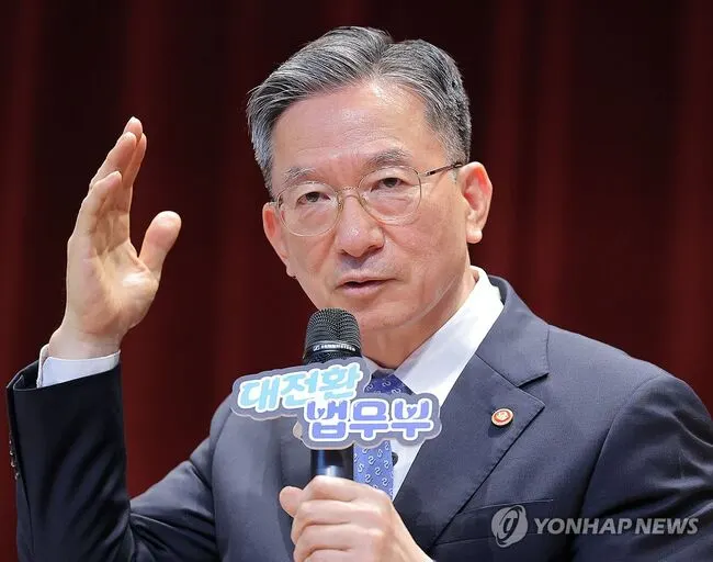 도망가는 정성호 붙잡는 이재명...시험대에 오른 38년 우정