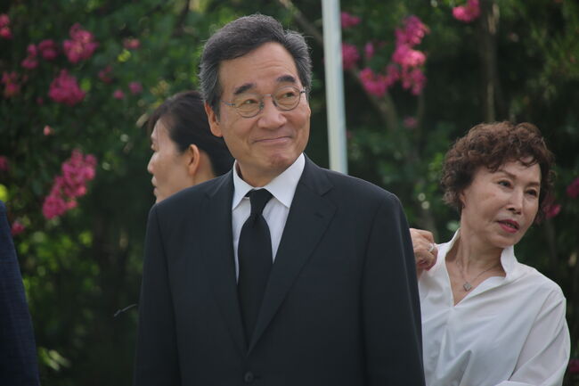 김대중 대통령 서거 17주기 추모식에는 새미래민주당 전병헌 대표를 비롯한 지도부와 이낙연 상임고문 등이 참석해 김대중 대통령의 뜻을 기리고 추모의 시간을 함께했다.(사진-새미래민주당제공)
