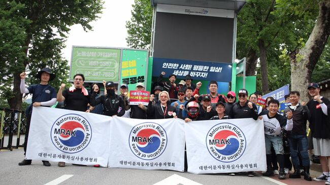 7월 17일 청와대 앞에서 열린 집회에 참가한 대한이륜자동차실사용자협회 회원들 (사진 이실협제공)