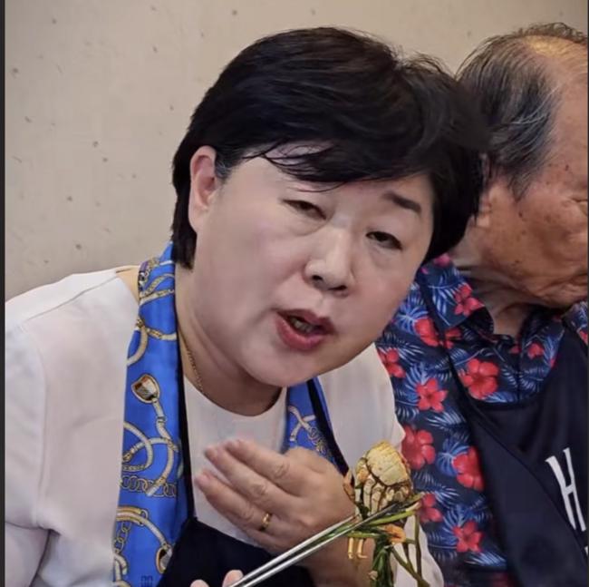 메기매운탕 먹방을 올린 서영교 법사위원장 (서영교 페이스북 갈무리)