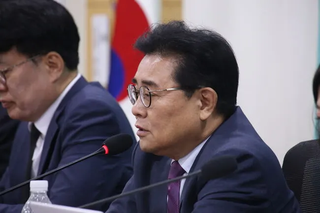 전병헌, 김병기 구속영장 발부에 “이것은 수사인가 면죄부인가”