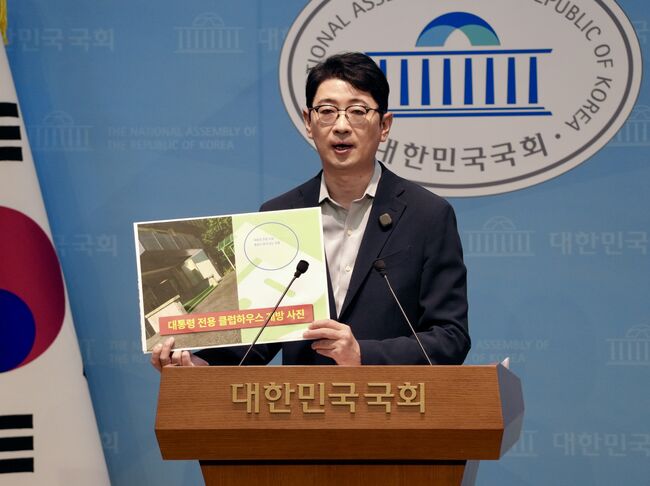 11일 소통관에서 기자회견 중인 주진우 의원